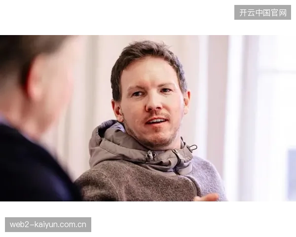 纳格尔斯曼通过基米希的角色转换实现后场人数优势,为穆西亚拉在中路创造更多一对一机会 纳格尔斯曼通过基米希的角色转换实现后场人数优势,为穆西亚拉在中路创造更多一对一机会